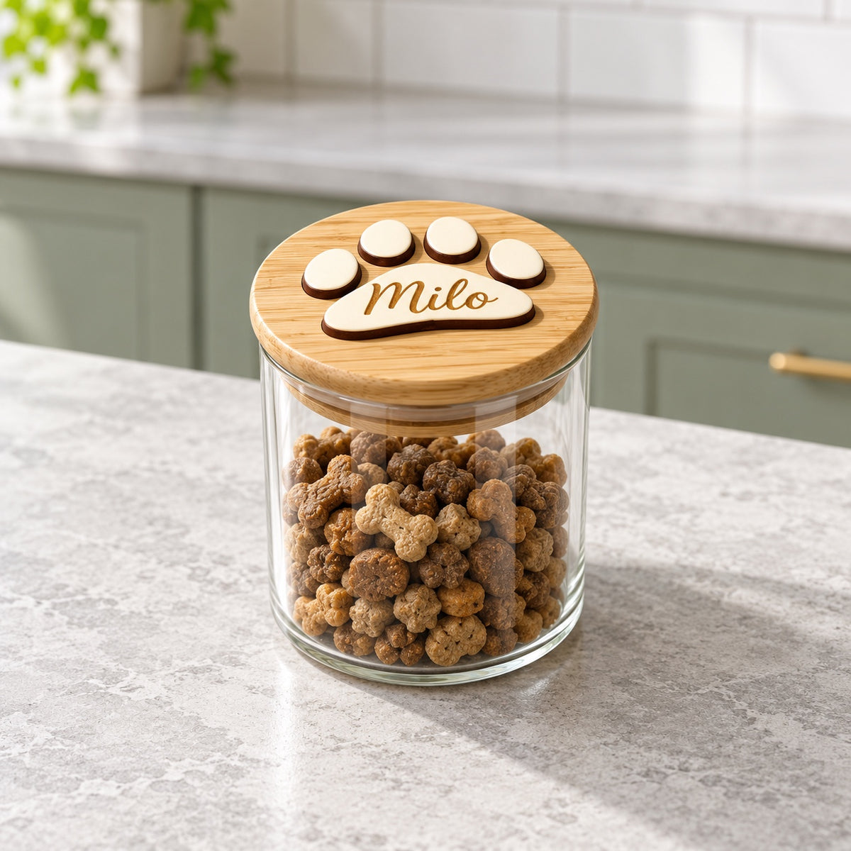 Pot à friandises personnalisé avec exemple de prénom Milo sur le couvercle